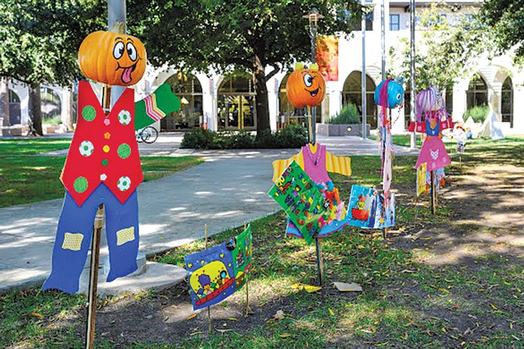 Scarecrows in the Park - Best Theme